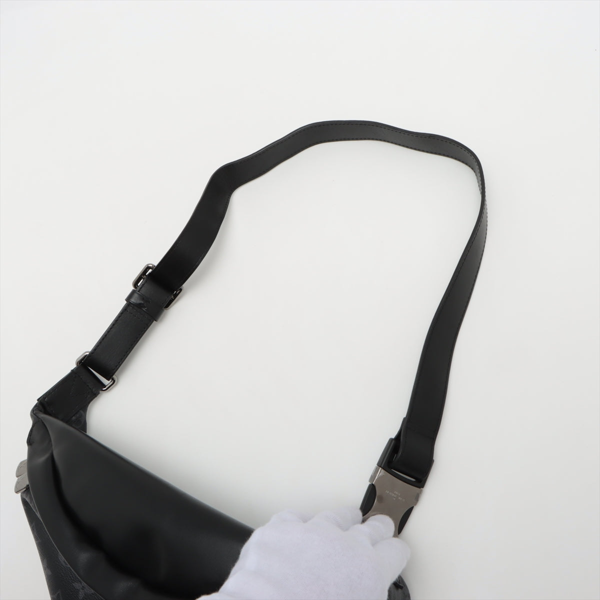 Louis Vuitton Monogram Eclipse Discovery Bum Bag M44336 CA2109