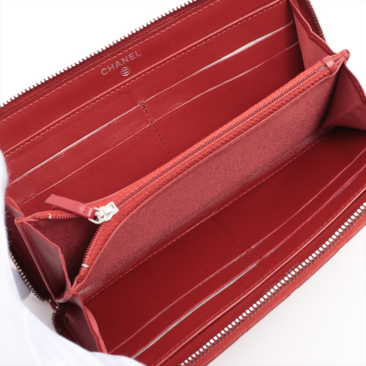 Chanel Matelasse Lambskin Zip Round Wallet Red Silver Metal Fittings 21134551