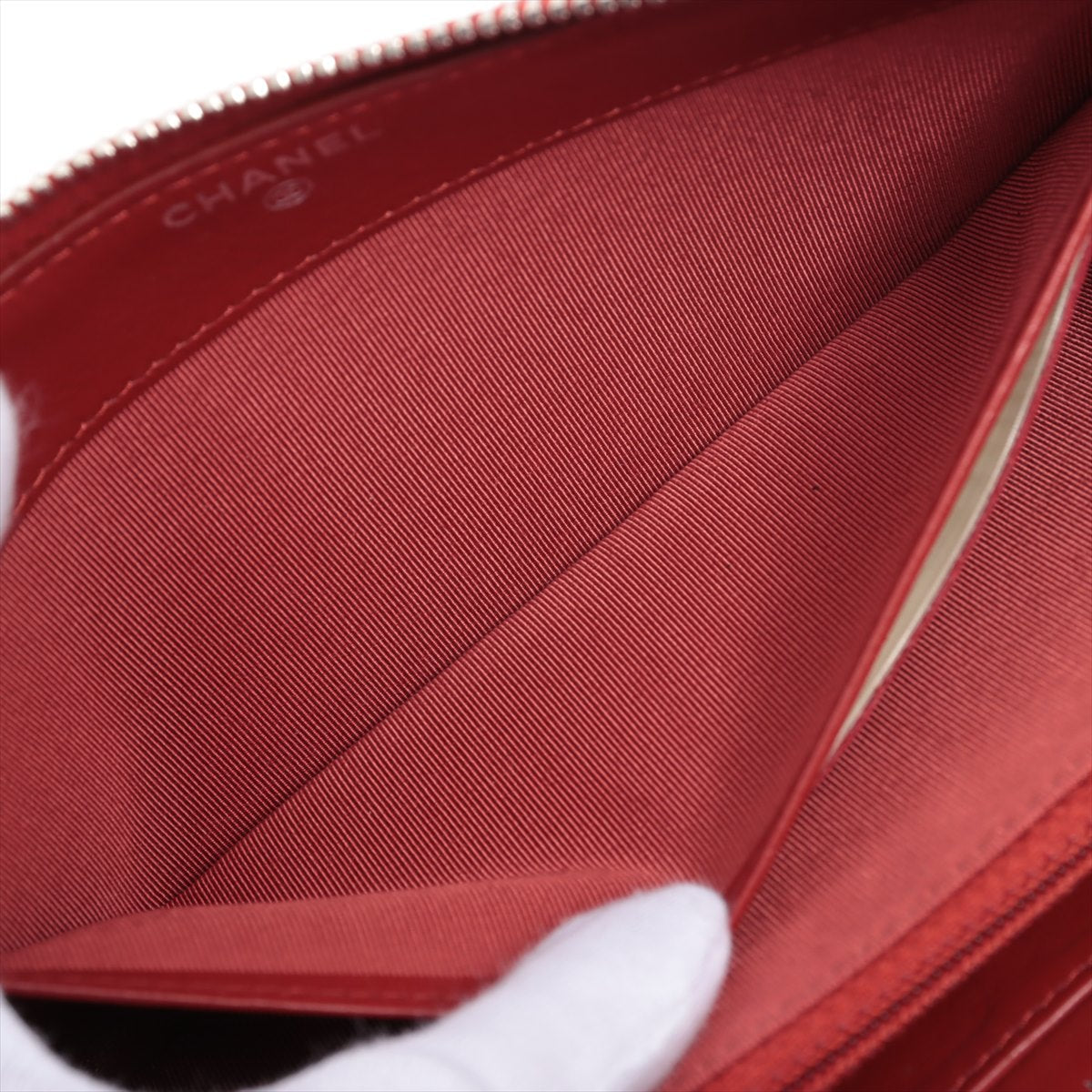 Chanel Matelasse Lambskin Zip Round Wallet Red Silver Metal Fittings 21134551
