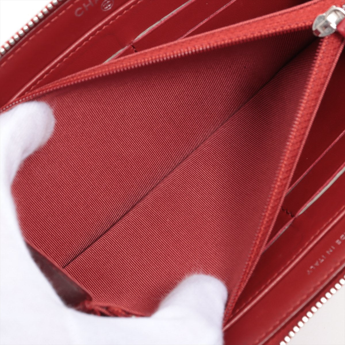 Chanel Matelasse Lambskin Zip Round Wallet Red Silver Metal Fittings 21134551