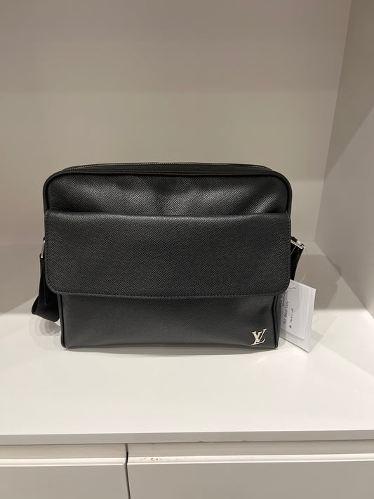 Louis Vuitton Taiga Alex messenger M30260 CA4169